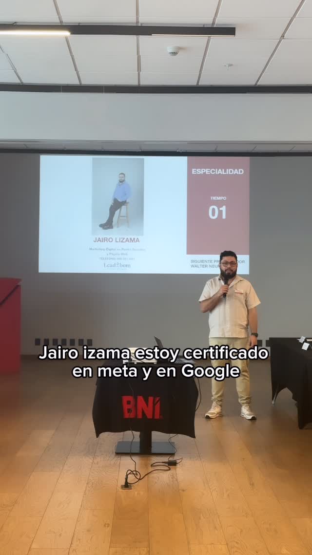 Jairo Lizama explicando pauta en BNI