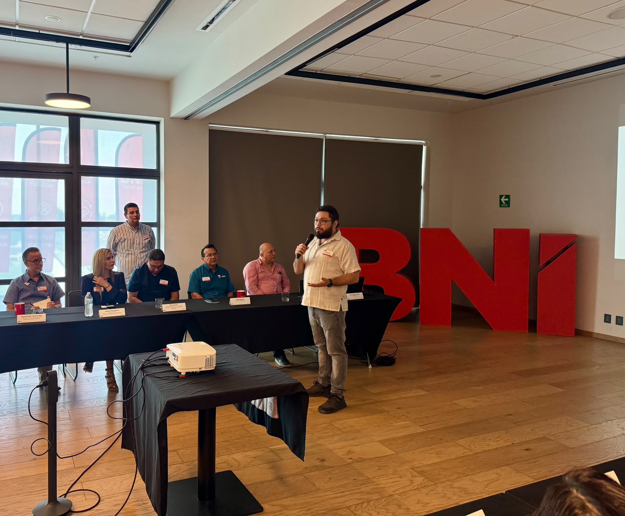 Jairo Lizama en sesión de BNI Yucatán